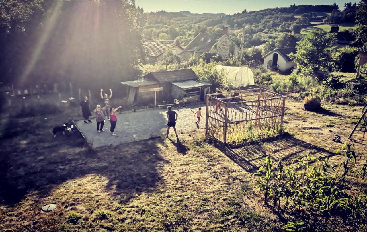 Carazen , Caravane Chauffee Saint-Sylvain-Bellegarde Eksteriør bilde
